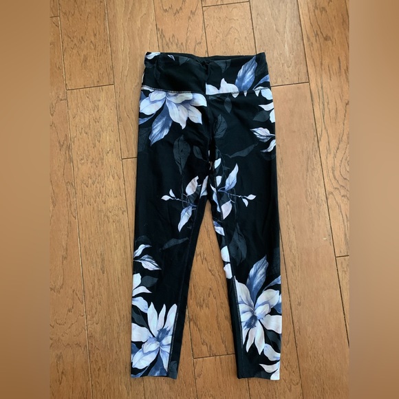 *** Bundle! 3 pair of Calvin Klein Performance Leggings - Picture 3 of 5